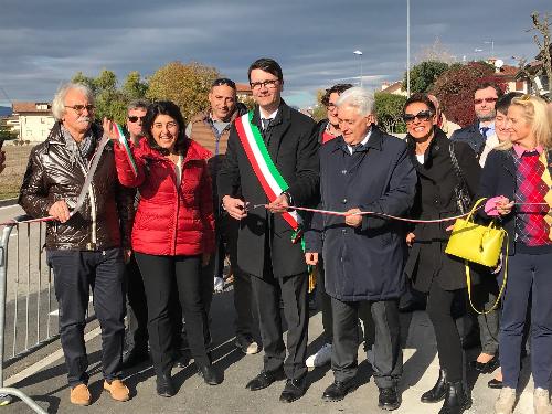 Mariagrazia Santoro (Assessore regionale Infrastrutture e Territorio), Luca Mazzaro (Sindaco Pagnacco) e Franco Mattiussi (Vicepresidente Provincia Udine)
all'inaugurazione del percorso ciclopedonale che attraversa il comune di Pagnacco - Plaino 15/11/2017