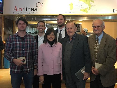 Debora Serracchiani (Presidente Regione Friuli Venezia Giulia) e Cristiano Shaurli (Assessore regionale Risorse agricole e forestali) con i rappresentanti delle associazioni dei corregionali a New York Marc Lupinacci (Fogolar Furlan), Eligio Clapcich (Giuliani nel Mondo), Marcello Filippi (Famee Furlane) e Paolo Codega (Eraple) - New York 17/11/2017