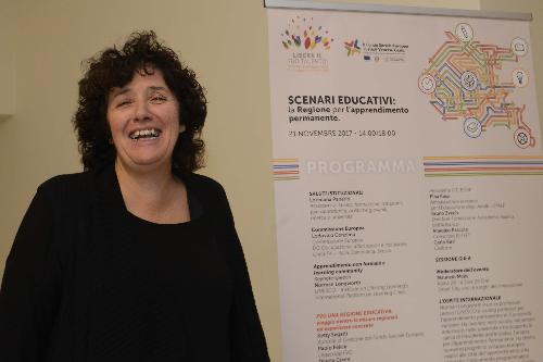 Loredana Panariti (Assessore regionale Lavoro, Formazione, Istruzione, Pari Opportunità, Politiche giovanili, Ricerca e Università) al convegno "Scenari educativi: la Regione per l'apprendimento permanente" - Trieste 21/11/2017