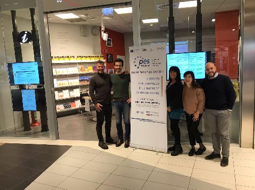 Corner Job "Il lavoro al centro" allestito presso il centro commerciale Tiare Shopping - Villesse 22/11/2017