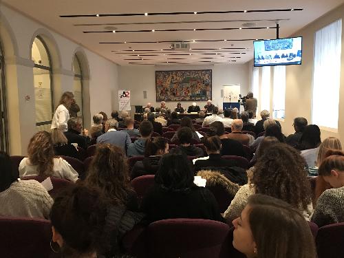 Debora Serracchiani (Presidente Regione Friuli Venezia Giulia) con Fulvio Salimbeni (Presidente Istituto per gli incontri culturali Mitteleuropei - ICM) e Giulio Maria Chiodi (Università Insubria) all’apertura del convegno "Frattura e ricomposizione tra Oriente e Occidente: la fratellanza può fare di tante aree un luogo unico"- Gorizia 23/11/2017