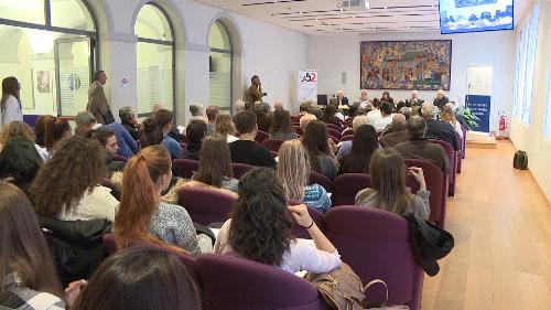 Debora Serracchiani (Presidente Regione Friuli Venezia Giulia) con Fulvio Salimbeni (Presidente Istituto per gli incontri culturali Mitteleuropei - ICM) e Giulio Maria Chiodi (Università Insubria) all’apertura del convegno "Frattura e ricomposizione tra Oriente e Occidente: la fratellanza può fare di tante aree un luogo unico"- Gorizia 23/11/2017