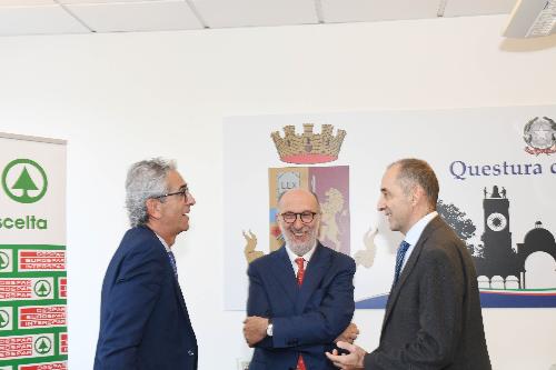 L'assessore regionale alle Politiche sociali del Friuli Venezia Giulia, Riccardo Riccardi con il Questore di Udine, Domenico Farinacci e Fabrizio Cicero, direttore Despar Nord per il Friuli Venezia Giulia.
