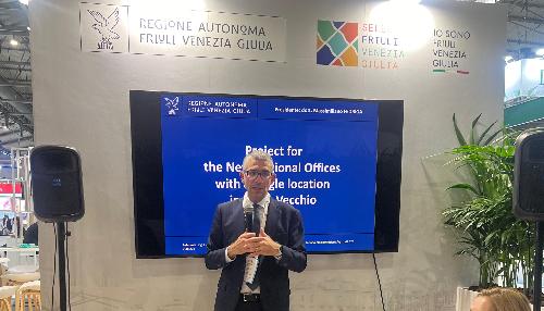 L'intervento dell'assessore regionale Pierpaolo Roberti durante l'incontro svoltosi nello stand Fvg alla fiera Smart city expo di Barcellona