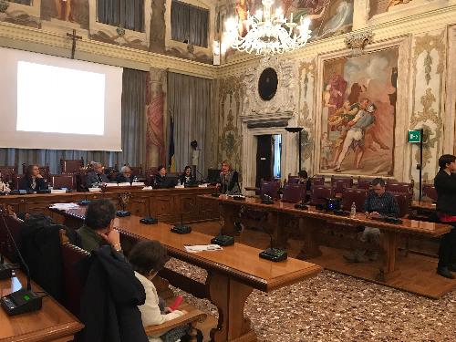 Maria Sandra Telesca (Assessore regionale Salute, Integrazione socio-sanitaria, Politiche sociali e Famiglia) interviene alla presentazione della guida "Udine: una città a portata di tutti" - Udine 05/12/2017
