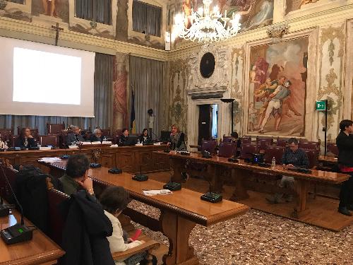 Maria Sandra Telesca (Assessore regionale Salute, Integrazione socio-sanitaria, Politiche sociali e Famiglia) interviene alla presentazione della guida "Udine: una città a portata di tutti" - Udine 05/12/2017