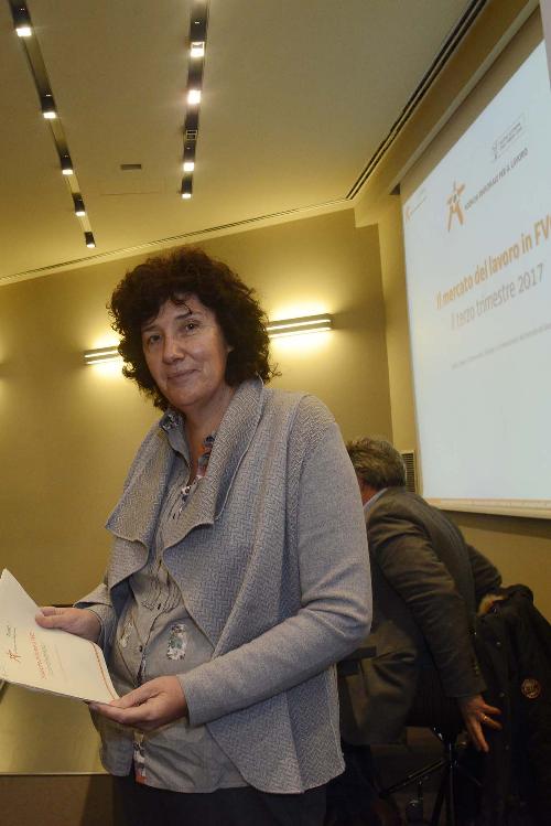 Loredana Panariti (Assessore regionale Lavoro, Formazione, Istruzione, Pari Opportunità, Politiche giovanili, Ricerca e Università) presenta i dati ISTAT Mercato del Lavoro / terzo trimestre 2017 - Trieste 11/12/2017