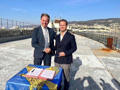 L’assessore regionale alla Difesa dell’Ambiente, energia e sviluppo Sostenibile Fabio Scoccimarro assieme al commissario straordinario dell'Autorità di Sistema Portuale del Mare Adriatico Orientale Vittorio Torbianelli alla diga del Porto Vecchio di Trieste