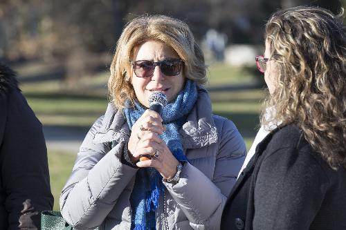 Maria Sandra Telesca (Assessore regionale Salute, Integrazione socio-sanitaria, Politiche sociali e Famiglia) alla partenza della camminata "CamminAndos insieme" - Udine 17/12/2017 (Foto Bressanutti)