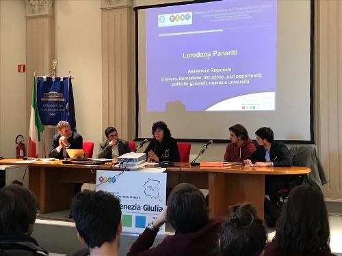 Loredana Panariti (Assessore regionale Lavoro, Formazione, Istruzione, Pari Opportunità, Politiche giovanili, Ricerca e Università) alla riunione plenaria delle Consulte provinciali degli studenti del Friuli Venezia Giulia - Udine 20/12/2017