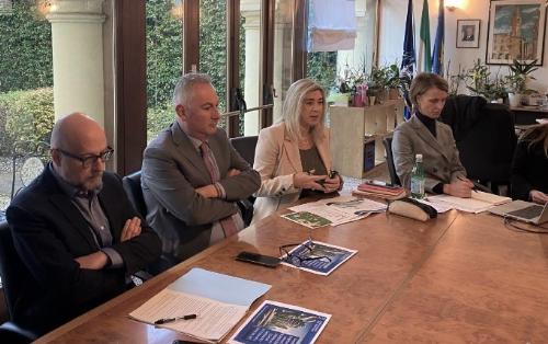Una fase della conferenza stampa svoltasi oggi a Pordenone alla presenza dell'assessore regionale alle Infrastrutture Cristina Amirante
