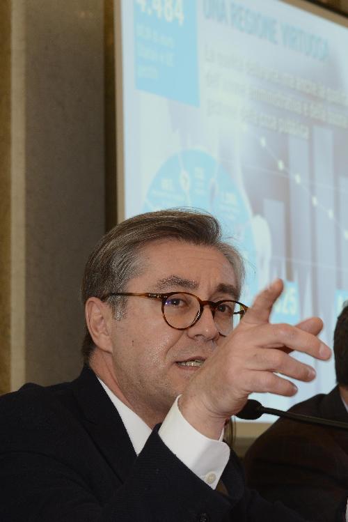 Francesco Peroni (Assessore regionale Finanze, Patrimonio, Coordinamento e Programmazione Politiche economiche e comunitarie) nel corso della conferenza stampa di fine anno - Trieste 22/12/2017