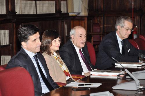 Presenti Goran Aleksic, ambasciatore della Repubblica di Serbia in Italia, Antonio Zanardi Landi, 
presidente della Fondazione Aquileia e Claudio Strinati, critico d'arte e storico, la Presidente della Regione Debora Serracchiani ha presentato nella sede del ministero dei Beni, delle Attività culturali e del Turismo 
la mostra "Tesori e imperatori. Lo splendore della Serbia romana" che sarà inaugurata il 10 marzo a 
Palazzo Meizlik di Aquileia - Roma 08/03/2018
