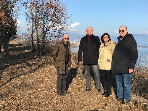 Sopralluogo dell'assessore regionale all'Ambiente ed Energia, Sara Vito, ai lavori di pulizia e manutenzione nella
zona degli Alberoni, al Lido di Staranzano. Presenti Riccardo Marchesan, sindaco di Staranzano, e Enzo Lorenzon
presidente del Consorzio di bonifica Pianura isontina