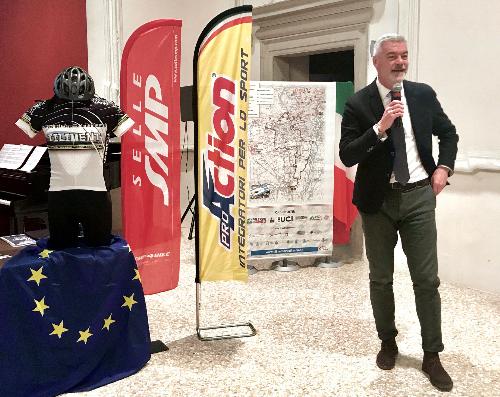 L'assessore regionale alla Protezione civile Paolo Panontin alla cerimonia di presentazione della 10. edizione della Tiliment marathon bike svoltasi a Spilimbergo