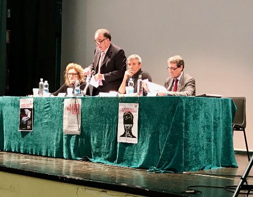 Il presidente di Federsanità Anci Fvg, Giuseppe Napoli, 
il direttore centrale Salute, Paolo Pischiutti e il presidente 
dell’Ordine dei giornalisti del Friuli Venezia Giulia, Cristiano Degano 
all' incontro pubblico "Il gioco d'azzardo lecito. 
Corretta informazione e alleanze sul territorio" - Trieste 12/03/2018