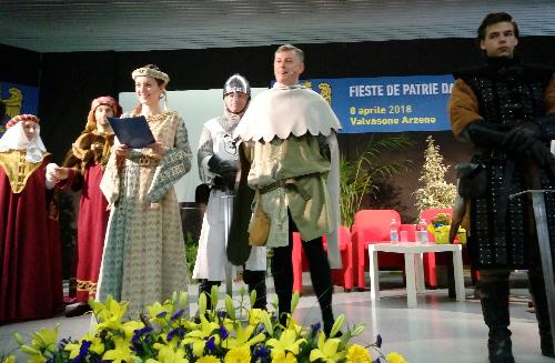 Festa della Patria del Friuli, Valvasone, lettura della bolla imperiale istitutiva dello Stato patriarcale a cura della compagnia "Arc di San Marc" di San Martino al Tagliamento 