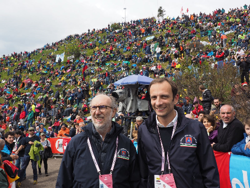 Il governatore del FVG, Massimiliano Fedriga, e il vicepresidente con delega alla Protezione Civile, Riccardo Riccardi, all’arrivo della tappa dello Zoncolan del Giro d’Italia.