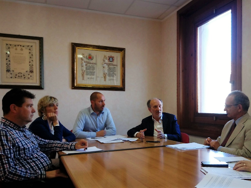 da sinistra: Loris Cargnelutti (vicesindaco Gemona), Barbara Zilli (assessore regionale alle Finanze), Roberto Revelant (sindaco Gemona), Riccardo Riccardi (vicepresidente FVG e assessore regionale alla Salute) e Pier Paolo Benetollo (direttore generale ASS 3) - Gemona 25/05/2018