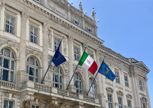 Nella foto il palazzo della Regione Autonoma Friuli Venezia Giulia a Trieste, in piazza dell'Unità d'Italia.