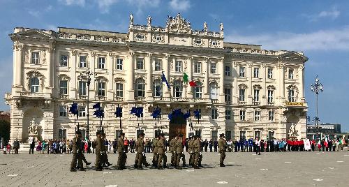 Uno scatto di piazza dell'Unità d'Italia a Trieste durante le celebrazioni della Festa della Repubblica.