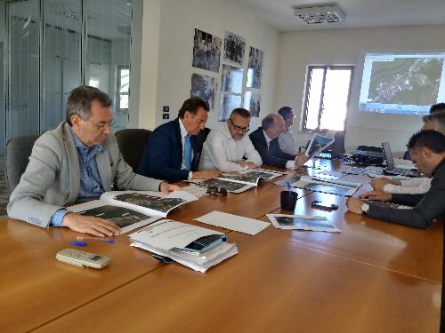 Gli assessori regionali Pizzimenti (Infrastrutture e Territorio), Scoccimarro (Ambiente ed Energia) e Riccardi (Protezione Civile) alla riunione sul movimento franoso del Livenza  - Brugnera 06/06/2018