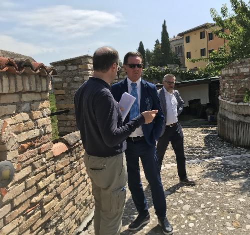 Fabio Scoccimarro, assessore regionale all'Ambiente ed Energia, durante il sopralluogo a Brugnera