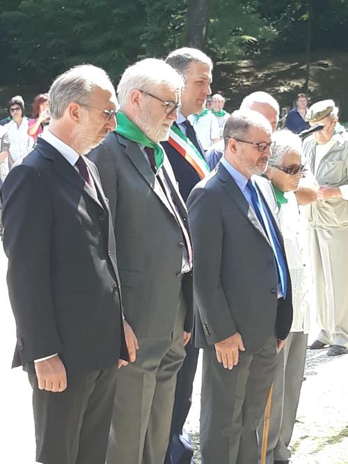 Il vicepresidente della Regione Riccardo Riccardi alla cerimonia in commemorazione vittime eccidio di Bosco Romagno. Da sinistra il presidente facente funzione dell'Associazione Partigiani Osoppo Roberto Volpetti, il prefetto di Udine Vittorio Zappalorto, il sindaco di Cividale Stefano Balloch e la Medaglia d'oro al valore militare, Paola Del Din.

