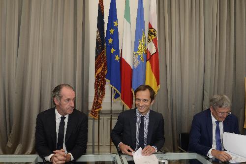 Luca Zaia (Presidente Regione Veneto), Massimiliano Fedriga (Presidente Regione Friuli Venezia Giulia), Peter Kaiser (Governatore Carinzia) all'assemblea del Gect Euregio Senza Confini - Trieste 20/06/2018
