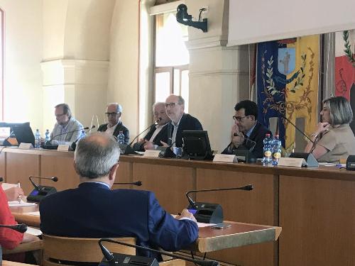 Una fase dell'incontro tra il vicepresidente della Regione Riccardo Riccardi e i sindaci del Pordenonese sui temi della sanità regionale