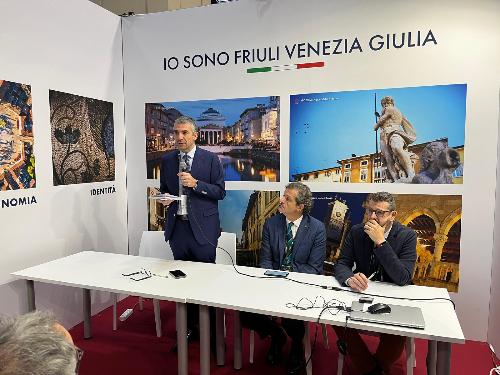 L'intervento dell'assessore alle Autonomie locali Pierpoalo Roberti al convegno svoltosi nello stand della Regione al Lingotto di Torino