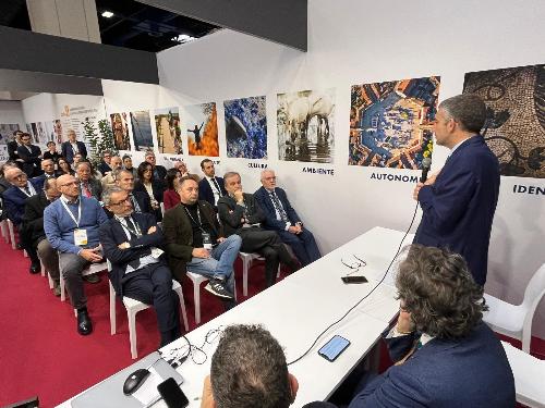 L'intervento dell'assessore alle Autonomie locali Pierpoalo Roberti al convegno svoltosi nello stand della Regione al Lingotto di Torino