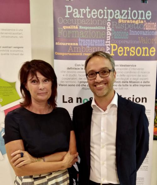 L'assessore regionale al Lavoro, Alessia Rosolen, e il vicepresidente di Idealservice Marco Riboli