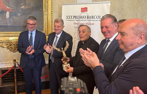 Il primo a sinistra l'assessore regionale Pierpaolo Roberti. Da destra il sindaco Roberto Dipiazza, l'assessore regionale  Fabio Scoccimarro e don Ettore Malnati