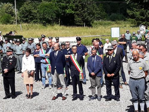 Le autorità presenti alle celebrazioni per la festa del patrono dei Forestali d'Italia a Timau