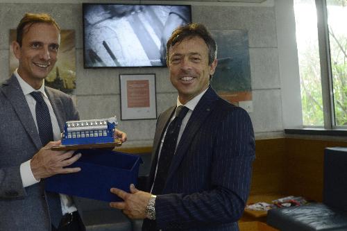 Massimiliano Fedriga (Governatore Regione Friuli Venezia) con Guido Barbazza (Presidente Wärtsilä Italia) in visita allo stabilmento Wärtsilä di Bagnoli della Rosandra 
