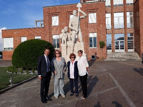 Il governatore del Friuli Venezia Giulia, Massimiliano Fedriga, e l'assessore regionale alla Cultura, Tiziana Gibelli, in visita allo stabilimento Spin con Diana Bracco, presidente del Gruppo Bracco, e Anna Mareschi Danieli, presidente di Confindustria Udine - Torviscosa 12/07/2017