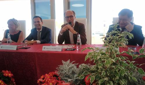 Il vicegovernatore del Friuli Venezia Giulia Riccardo Riccardi, interviene al convegno "Quale futuro delle Regioni?". Da sinistra Elena D'Orlando, associato di Diritto pubblico comparato Uniud; Luca Fanotto, sindaco di Lignano Sabbiadoro; Riccardi; Luca Mezzetti, ordinario di diritto costituzionale Università di Bologna 