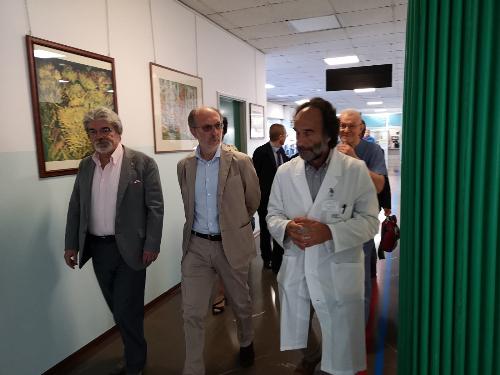 Il vicegovernatore Riccardi nel corso della visita all'Istituto di medicina fisica e riabilitazione "Gervasutta" di Udine