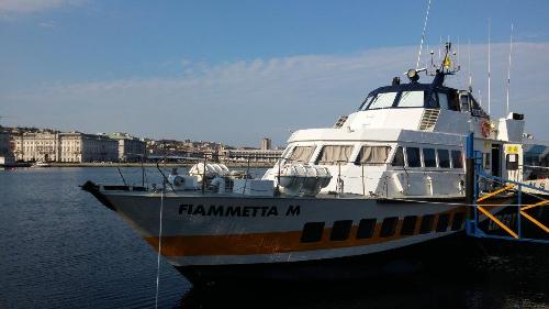 L' aliscafo Fiammetta M. cura il servizio marittimo passeggeri tra il Friuli Venezia Giulia, la Slovenia e la Croazia
