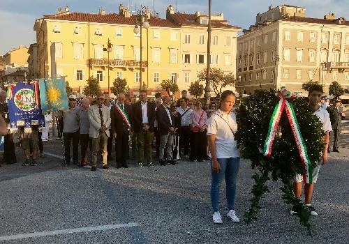 Un momento della cerimonia in ricordo di Nazario Sauro tenutasi a Trieste, alla quale ha partecipato l’assessore regionale a Politiche comunitarie e corregionali all'estero, Pierpaolo Roberti.