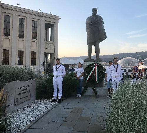 Un momento della cerimonia in ricordo di Nazario Sauro tenutasi a Trieste, alla quale ha partecipato l’assessore regionale a Politiche comunitarie e corregionali all'estero, Pierpaolo Roberti.