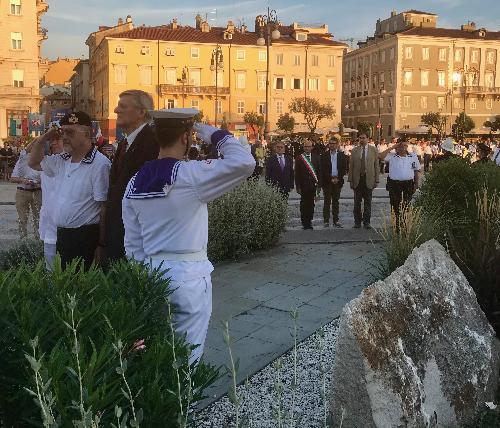 Un momento della cerimonia in ricordo di Nazario Sauro tenutasi a Trieste, alla quale ha partecipato l’assessore regionale a Politiche comunitarie e corregionali all'estero, Pierpaolo Roberti.