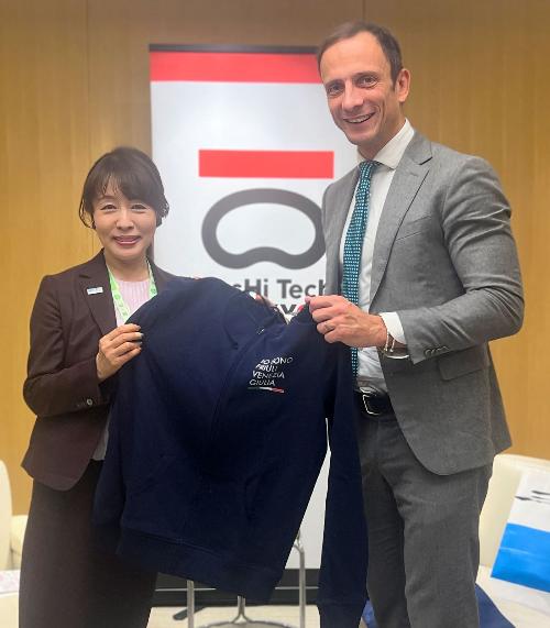 Il governatore Fedriga con la vicegovernatrice del Governo metropolitano di Tokyo Akiko Matsumoto