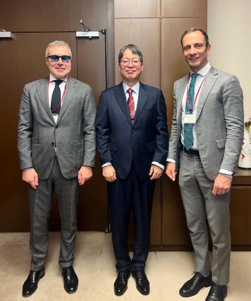 Il governatore Fedriga e l'assessore Bini con il viceministro all'Educazione, cultura, sport, scienza e tecnologie Yano Kuzuhiko 