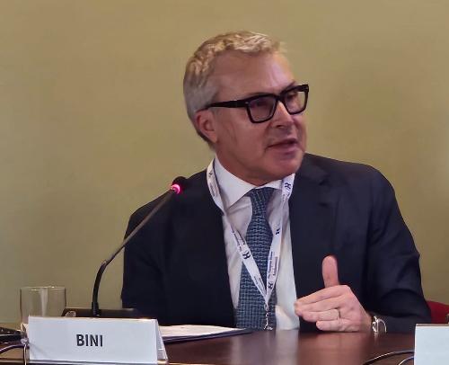 L'assessore alle Attività produttive e Turismo del Friuli Venezia Giulia, Sergio Emidio Bini, intervenendo a Milano, nel palazzo Giureconsulti, all’anteprima della terza edizione di Open Dialogues for the Future, evento atteso i prossimi 6 e 7 marzo a Udine.
