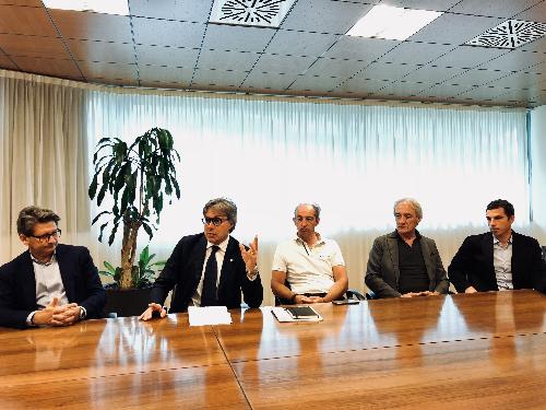 L’assessore regionale alle Attività produttive e Turismo Sergio Emidio Bini con il presidente dell’Autorità di Sistema portuale del mare Adriatico Orientale  Zeno D'Agostino, il direttore centrale Attivita' produttive Antonio Bravo, Rodolfo Martina coordinatore di Agenzia investimenti Fvg e il direttore del Cluster regionale Arredo e sistema Casa Carlo Piemonte