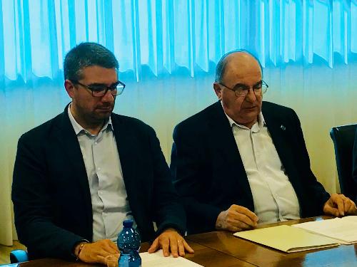 L'assessore alle Autonomie Locali del Fvg Pierpaolo Roberti con il presidente dell’Associazione sindaci emeriti del Fvg, Elio Di Giusto 