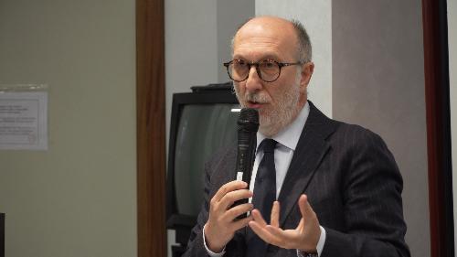 L'intervento dell'assessore regionale alla Salute Riccardo Riccardi durante l'incontro svoltosi a Tolmezzo