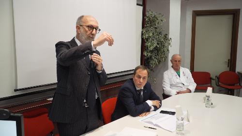 L'intervento dell'assessore regionale alla Salute Riccardo Riccardi durante l'incontro svoltosi a Tolmezzo